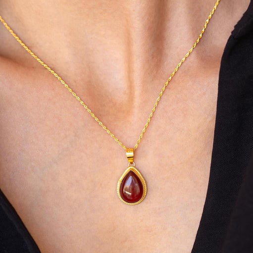 THE SCARLET LOVE NECKLACE