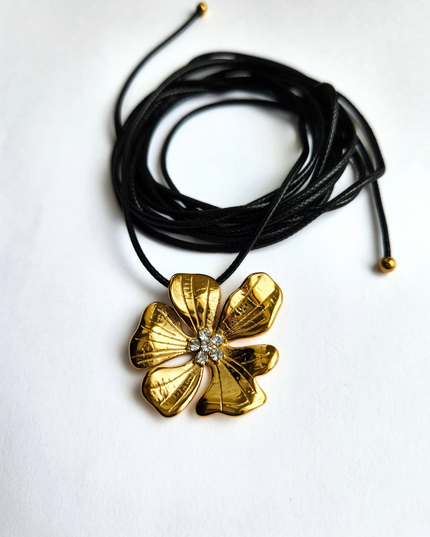 GOLDEN FLORA CHOKER - NECKLACE In Solid Non-Tarnish Stainless Steel With 18K Gold-Plate