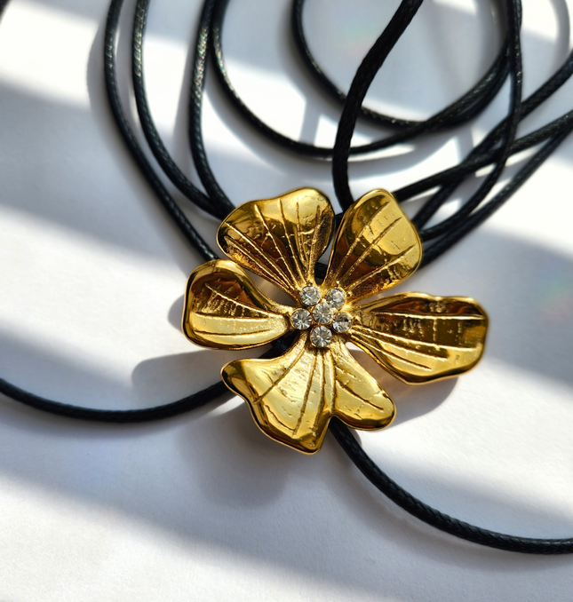 GOLDEN FLORA CHOKER - NECKLACE In Solid Non-Tarnish Stainless Steel With 18K Gold-Plate