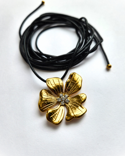GOLDEN FLORA CHOKER - NECKLACE In Solid Non-Tarnish Stainless Steel With 18K Gold-Plate