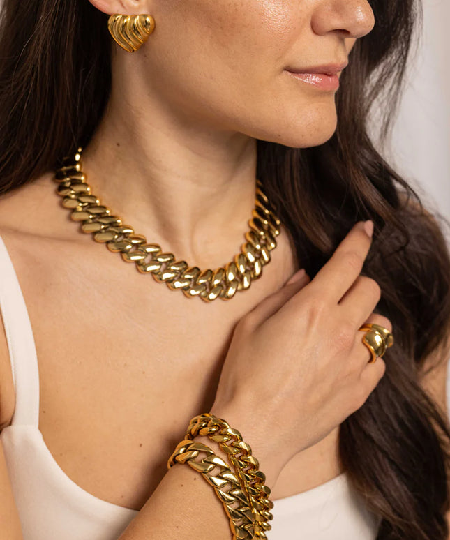 Eternal Heart Earrings – Sculpted Love in Gold