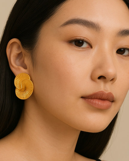 Solar Flow Luxe Earrings – Golden Light in Motion