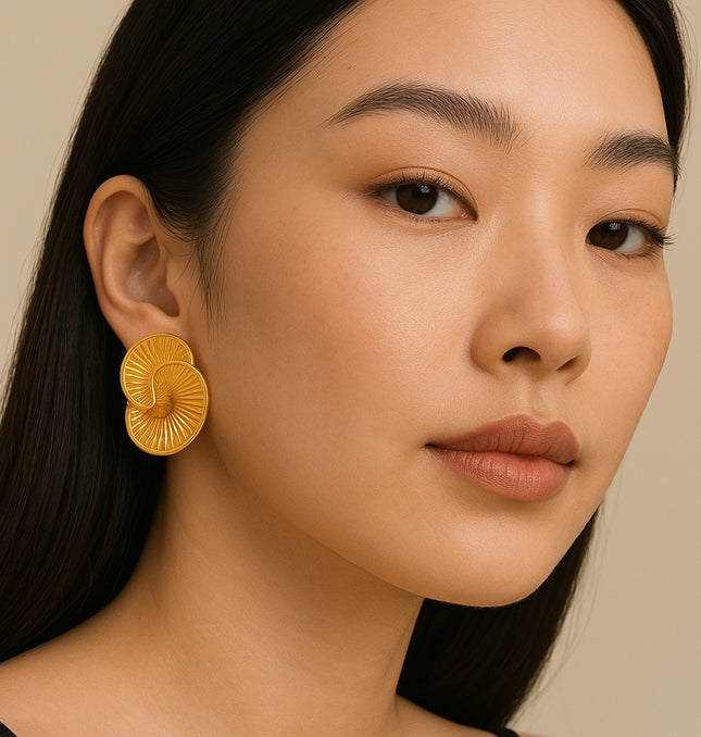 Solar Flow Luxe Earrings – Golden Light in Motion