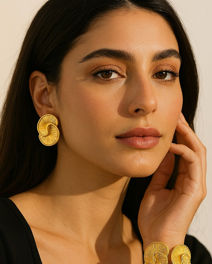 Solar Flow Luxe Earrings – Golden Light in Motion