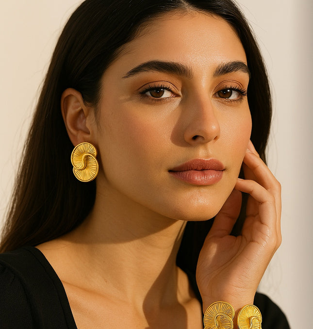 Solar Flow Luxe Earrings – Golden Light in Motion