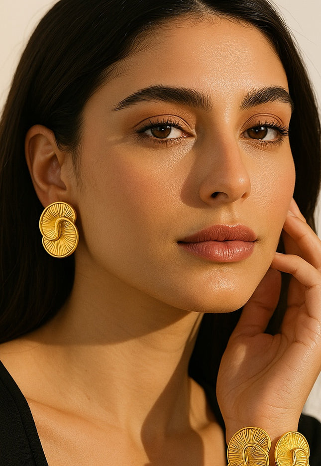 Solar Flow Luxe Earrings – Golden Light in Motion