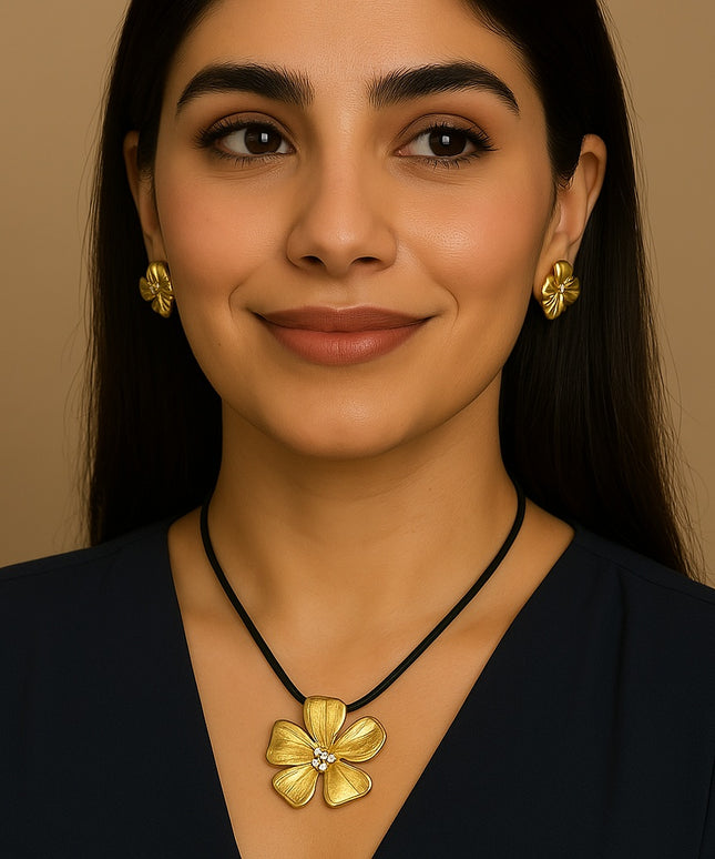 GOLDEN BLOOM NECKLACE