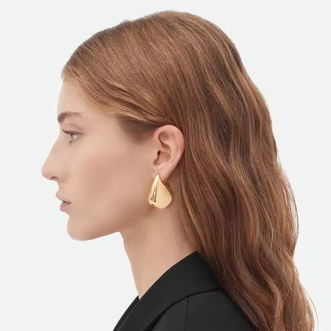 The Golden Echo Earrings – Bold Geometry, Soft Power