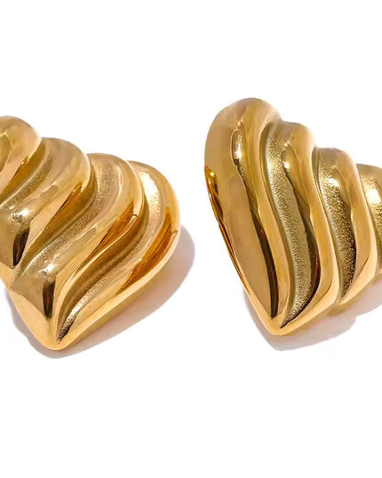 Eternal Heart Earrings – Sculpted Love in Gold