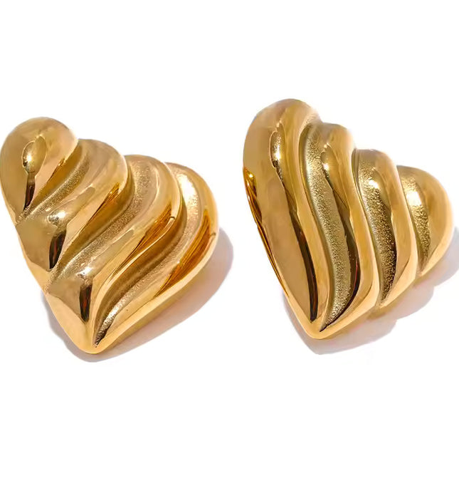 Eternal Heart Earrings – Sculpted Love in Gold