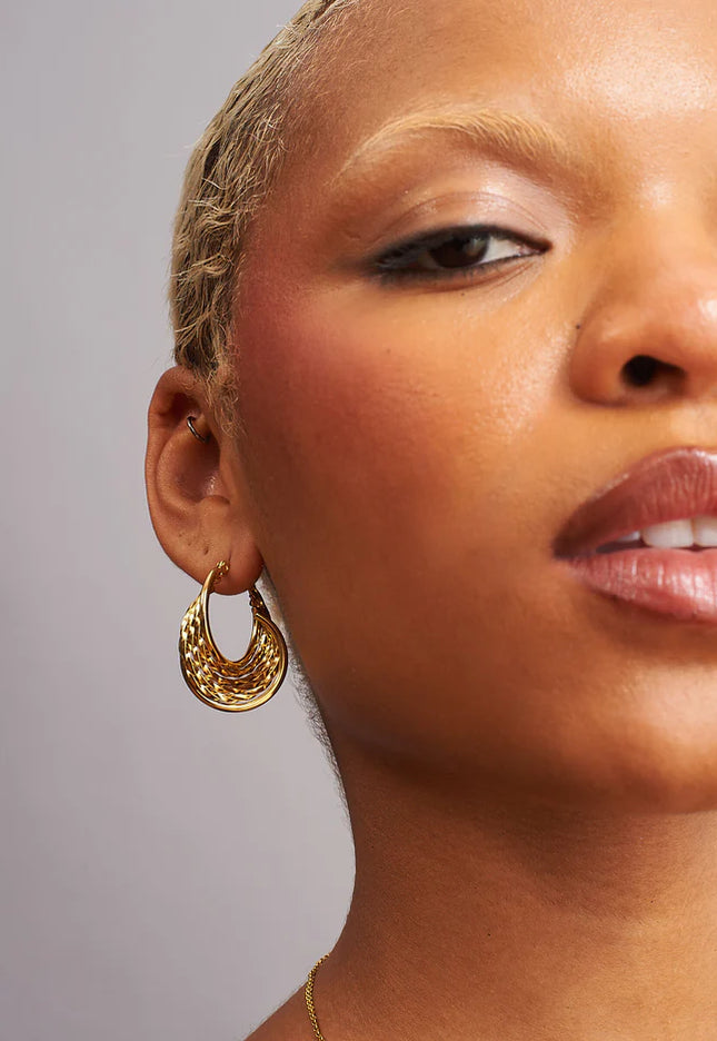 Luxe Weave Hoop Earrings – A Stunning Twist of Golden Elegance