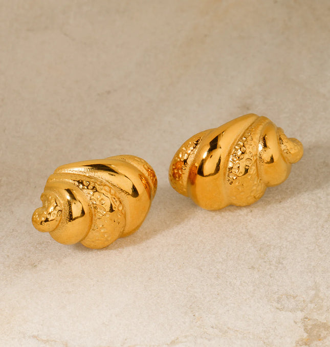Wave Crest Earrings – Sculpted Fluidity in Gold