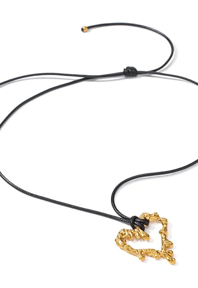 SCULPTED HEART CHARM NECKLACE