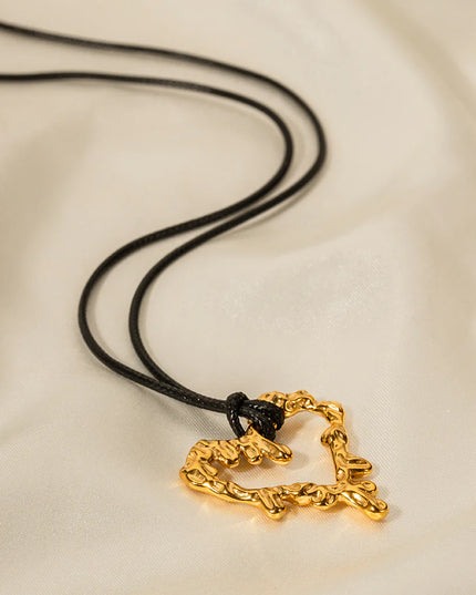 SCULPTED HEART CHARM NECKLACE