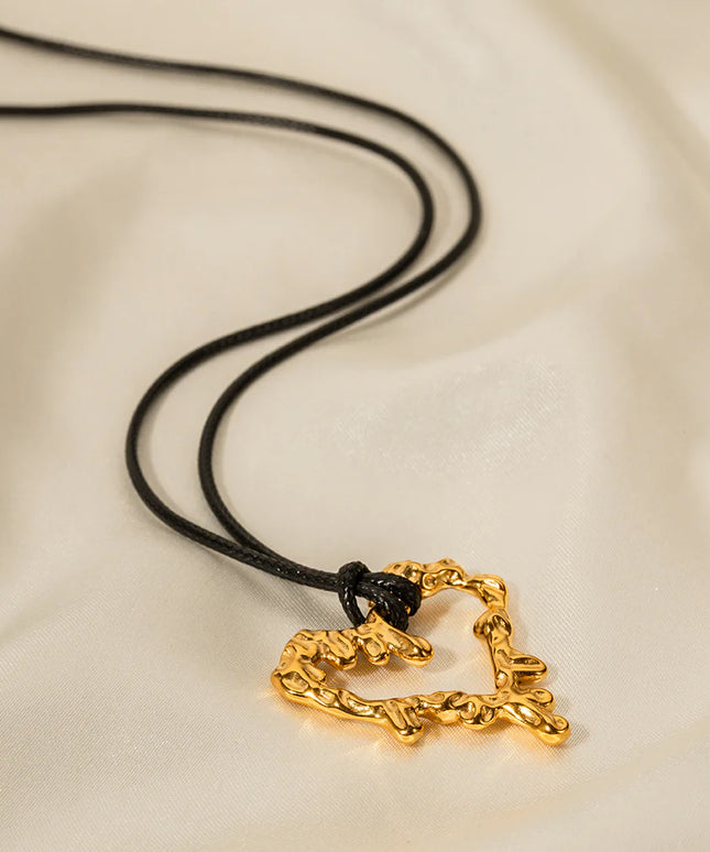 SCULPTED HEART CHARM NECKLACE