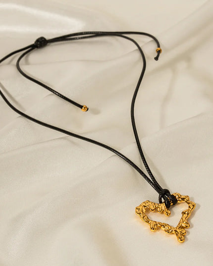 SCULPTED HEART CHARM NECKLACE