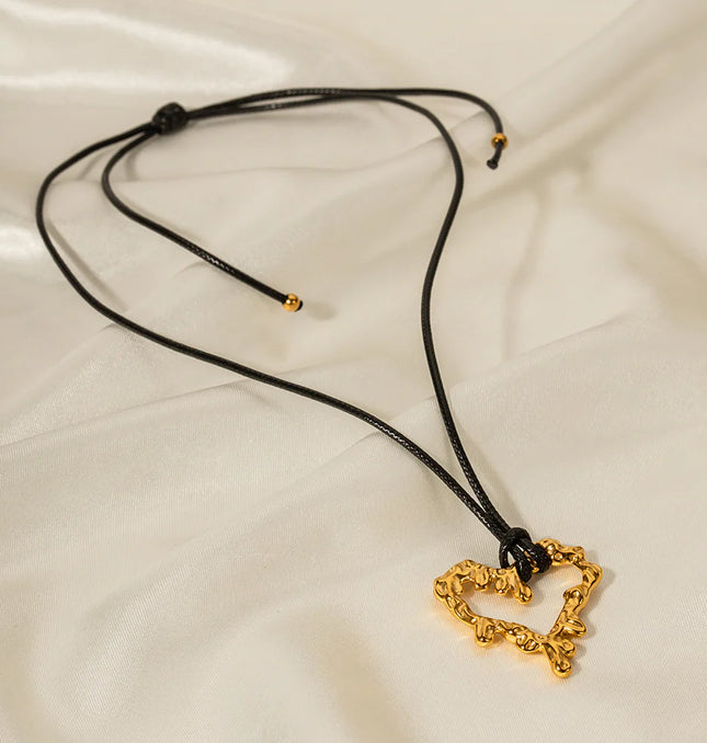 SCULPTED HEART CHARM NECKLACE