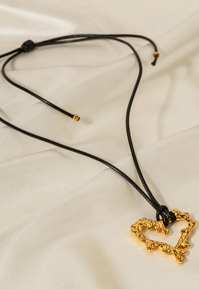SCULPTED HEART CHARM NECKLACE