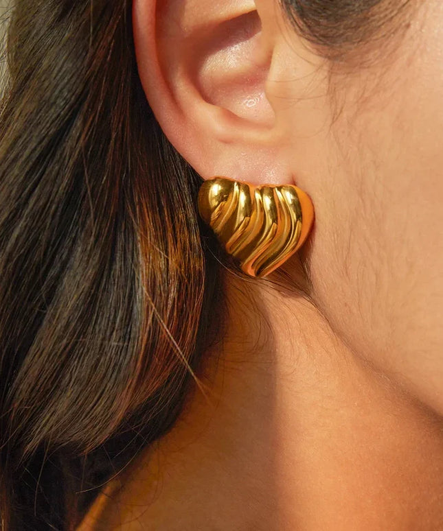 Eternal Heart Earrings – Sculpted Love in Gold