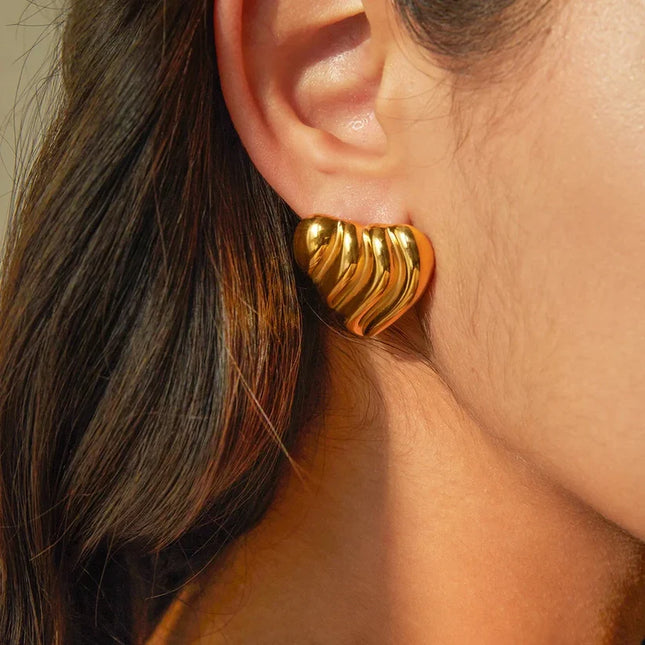 Eternal Heart Earrings – Sculpted Love in Gold