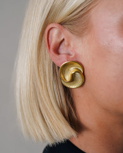 Solar Flow Luxe Earrings – Golden Light in Motion