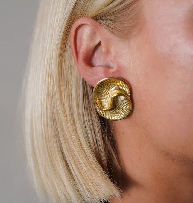 Solar Flow Luxe Earrings – Golden Light in Motion