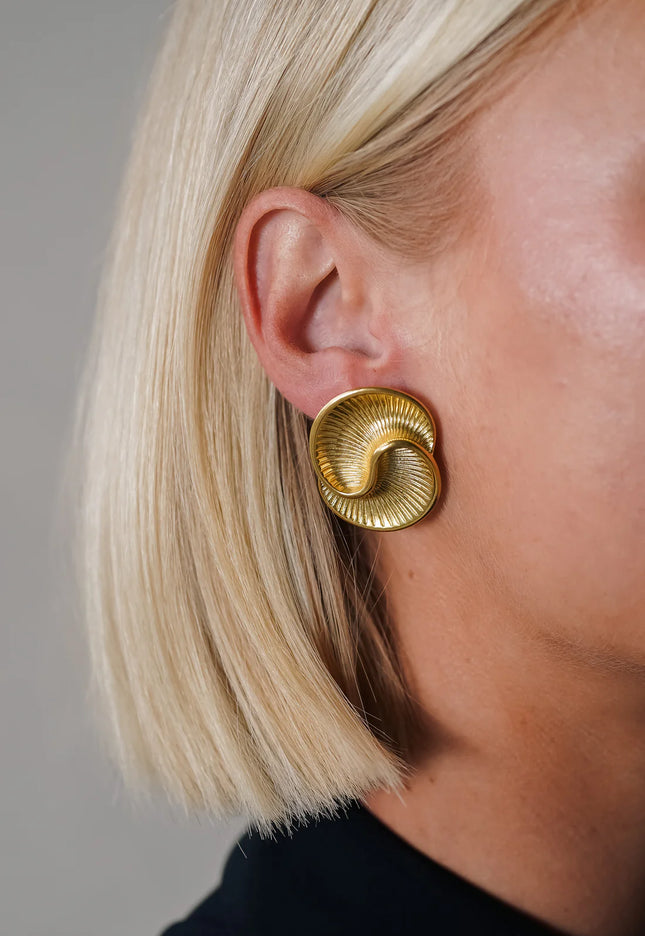 Solar Flow Luxe Earrings – Golden Light in Motion