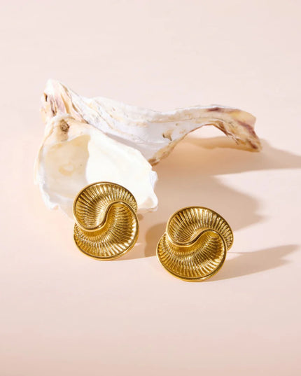 Solar Flow Luxe Earrings – Golden Light in Motion