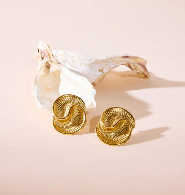 Solar Flow Luxe Earrings – Golden Light in Motion
