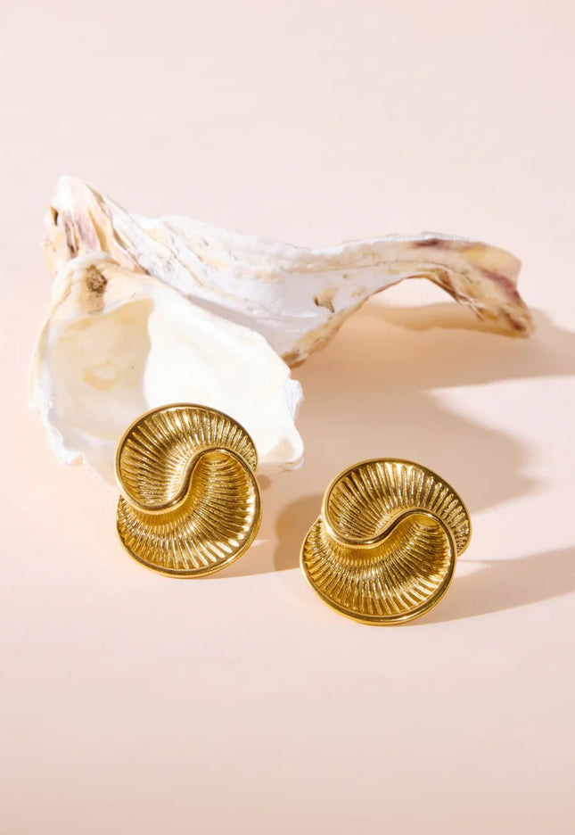 Solar Flow Luxe Earrings – Golden Light in Motion