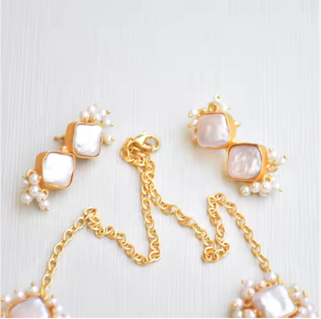 The Clementines - Luxurious Natural Pearl Set