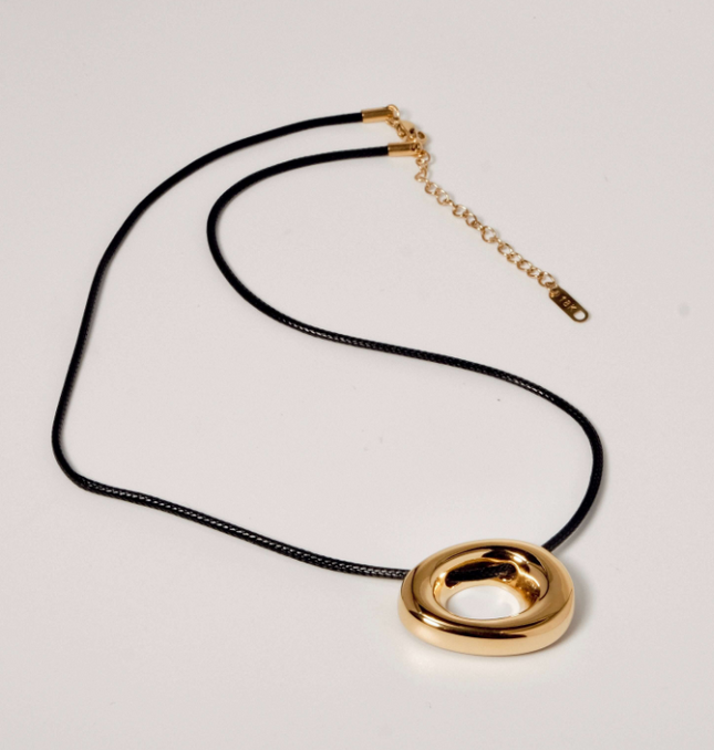 GOLDEN OVAL PENDANT - NECKLACE In Solid Non-Tarnish Stainless Steel With 18K Gold-Plate