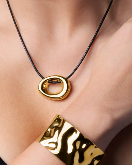 GOLDEN OVAL PENDANT - NECKLACE In Solid Non-Tarnish Stainless Steel With 18K Gold-Plate