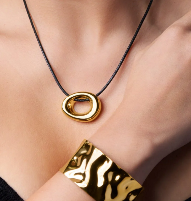 GOLDEN OVAL PENDANT - NECKLACE In Solid Non-Tarnish Stainless Steel With 18K Gold-Plate