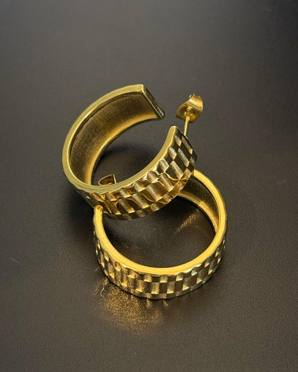 La Reiina – A Beautiful Solid Gold Pair of Earrings With a Bold Finish In Solid Stainless Steel 18K Gold-Plate