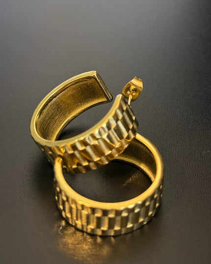La Reiina – A Beautiful Solid Gold Pair of Earrings With a Bold Finish In Solid Stainless Steel 18K Gold-Plate