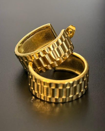 La Reiina – A Beautiful Solid Gold Pair of Earrings With a Bold Finish In Solid Stainless Steel 18K Gold-Plate