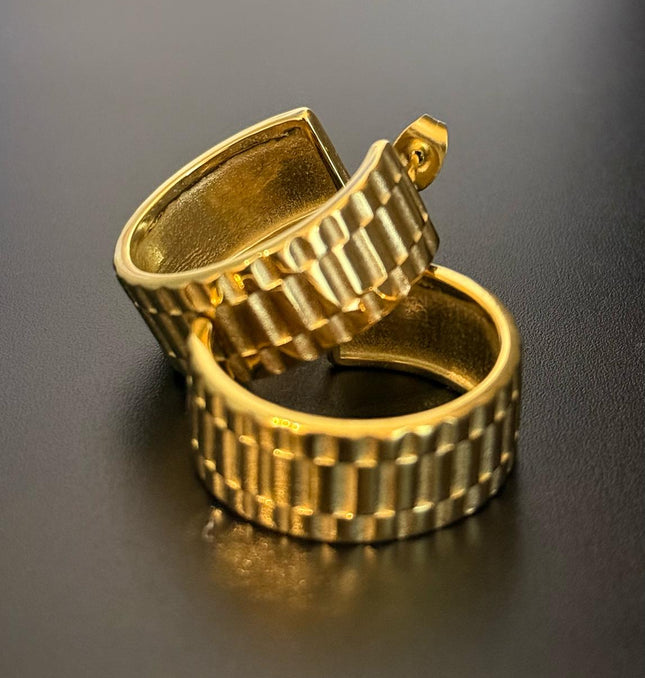 La Reiina – A Beautiful Solid Gold Pair of Earrings With a Bold Finish In Solid Stainless Steel 18K Gold-Plate