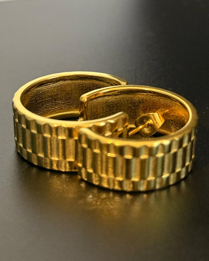 La Reiina – A Beautiful Solid Gold Pair of Earrings With a Bold Finish In Solid Stainless Steel 18K Gold-Plate