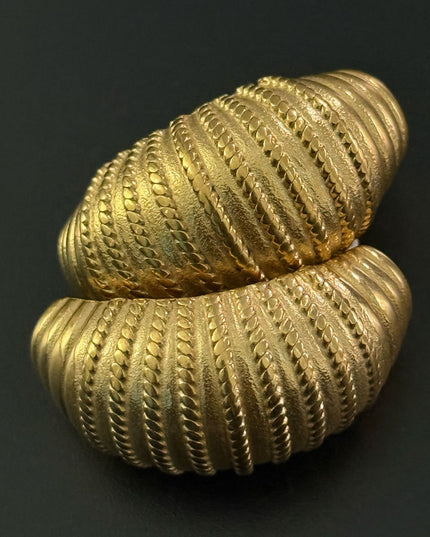 Regal Shell Earrings – Textured Elegance in Gold