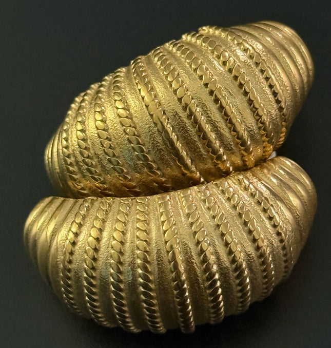 Regal Shell Earrings – Textured Elegance in Gold