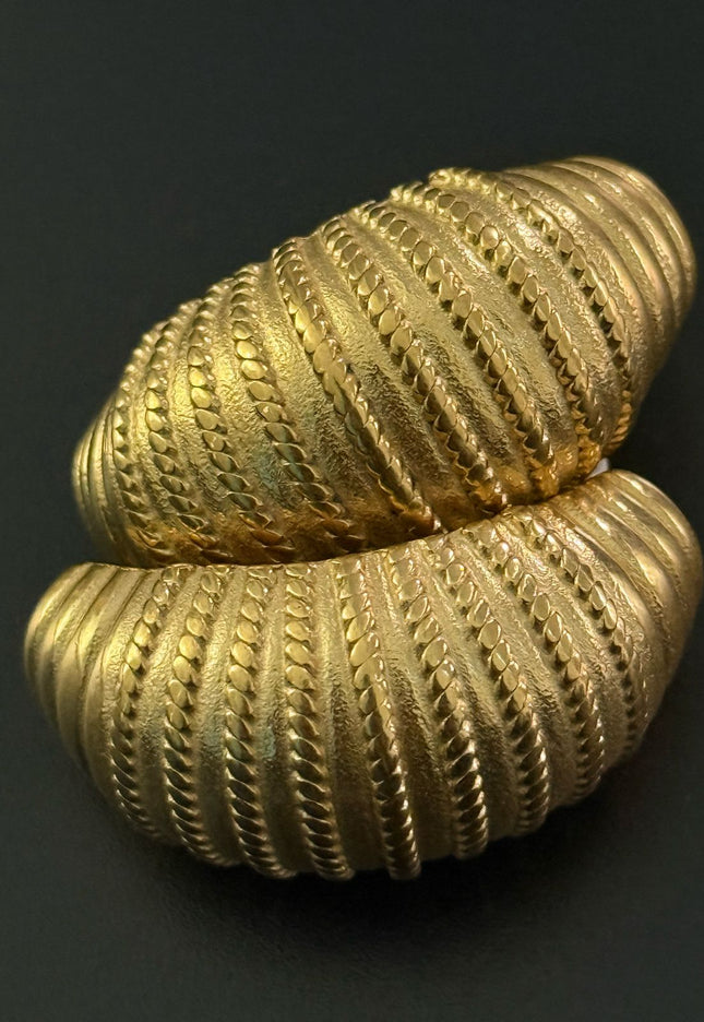 Regal Shell Earrings – Textured Elegance in Gold