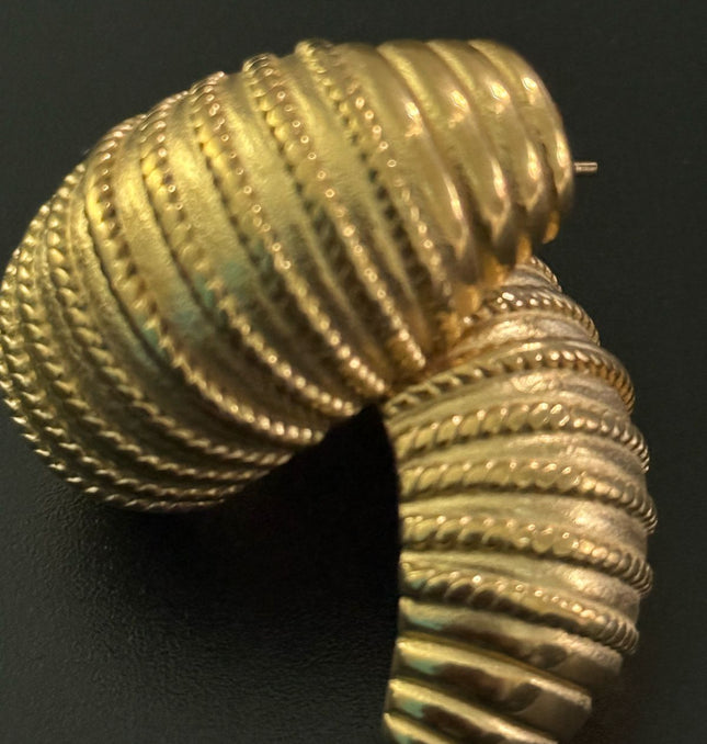Regal Shell Earrings – Textured Elegance in Gold