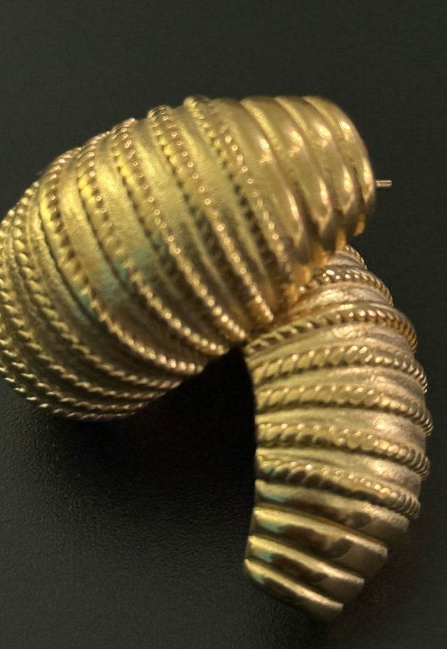 Regal Shell Earrings – Textured Elegance in Gold