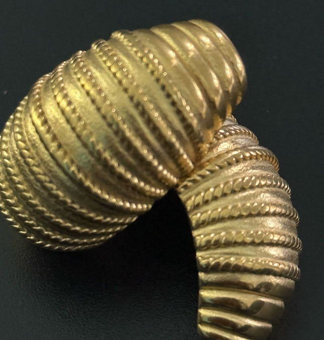 Regal Shell Earrings – Textured Elegance in Gold