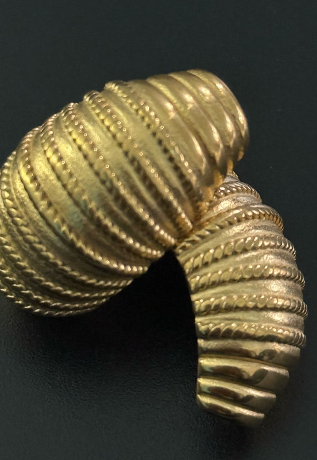 Regal Shell Earrings – Textured Elegance in Gold