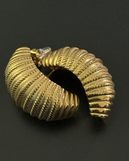 Regal Shell Earrings – Textured Elegance in Gold