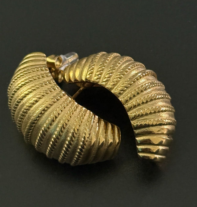 Regal Shell Earrings – Textured Elegance in Gold