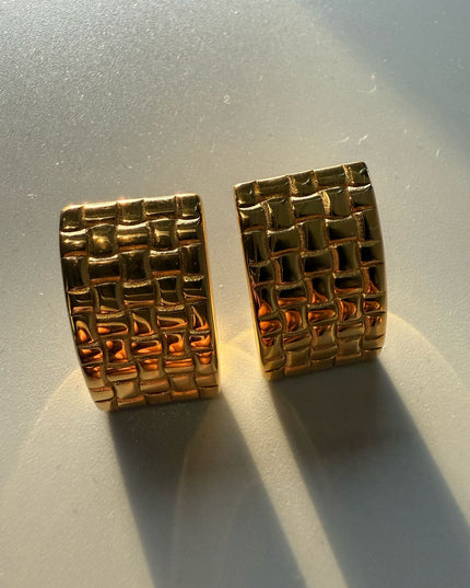 Textured Arc Earrings – Modern Weave in a Vibrant Luxurious Gold Finish