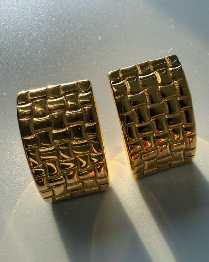Textured Arc Earrings – Modern Weave in a Vibrant Luxurious Gold Finish